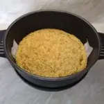 Jablečný drobenkový koláč v Remosce Jablečný drobenkový koláč v Remosce po upečení