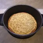 Kynutý jablečný koláč v Remosce Kynutý jablečný koláč v Remosce po upečení